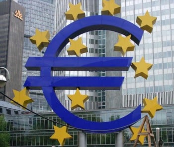 Grecia a cedat sub amenintari de scoatere din zona euro