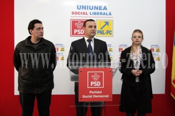 Adrian Danut Farcau, presedintele TSD Tasnad, Ciprian Ardelean, presedintele TSD judetean Satu Mare si Manuela Rogoz, presedinta TSD al municipiului resedinta de judet la conferinata de presa