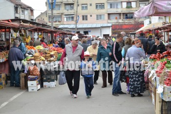 La cumparaturi in Piata nr. 1 din Satu Mare