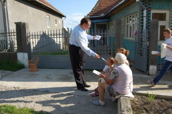 Arpad Csehi personal i-a invitat pe locuitorii din Bogdand la spectacolul de sambata