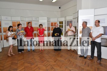 Viorel Ciubotă, Liuba Irina Horvath, Daniela Bălu, Ivan Vovkanzch şi protopopul Ioan Socolan au prezentat expoziţia