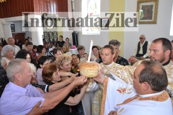 După Sfânta Liturghie, credincioşii au ridicat un paos pentru scriitorul Iosif Ţiproc