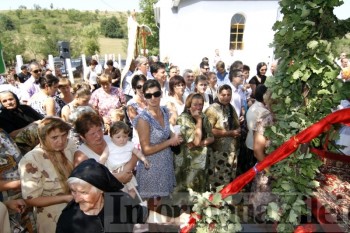 Peste 300 de credincioşi au fost prezenţi