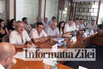 o parte dintre primarii prezenti la sedinta de analiza a proiectelor