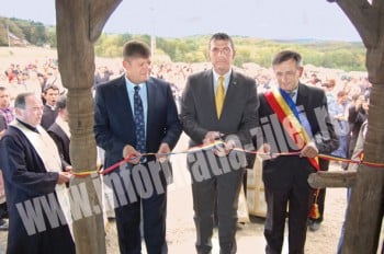 Panglica inaugurala a fost taiata de Adi Stef