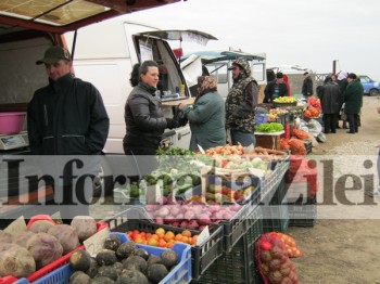 Oferta bogata de legume in tirgul din Mediesu Aurit