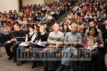 Mai bine de două ore, preşedinţii şi locţiitorii birourilor electorale ale secţiilor de votare au primit toate detaliile privind cadrul legal în baza căruia se desfăşoară alegerile parlamentare din 9 decembrie 2012