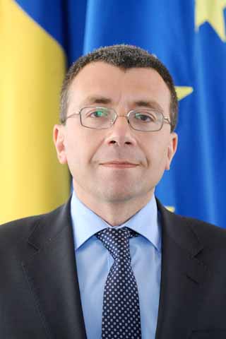 Mihai Voicu: Băsescu încalcă din nou Constituţia