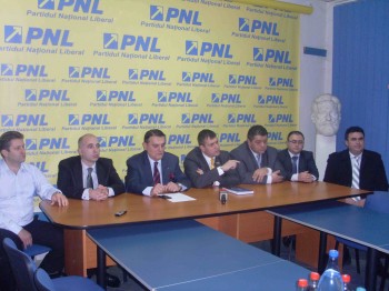 Marinel Rtar, Cosmin Varga, Ovidiu Silaghi, Adrian Stef, Simion Ardelean, Marius Roca si Ioan Tatar la conferinta de presa a PNL