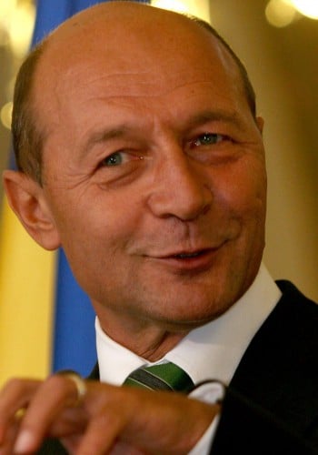 Traian Băsescu se simte obligat să corecteze lucrurile