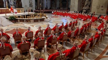 La slujba premergatoare Conclavului au fost prezenti toti cardinalii