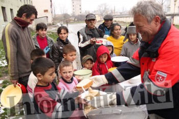 Voluntarii au distribuit peste 2.700 de sarmale