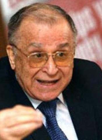 Ion Iliescu: Băsescu face figurație