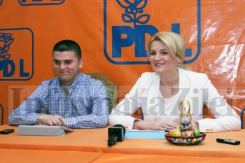 Adrian Cozma si Andreea Maria Paul au sustinut o conferinta de presa la sediul PDL Satu Mare