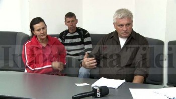 Mihai Borneas din Nisipeni a fost în audienţe la Prefectură fiindcă are probleme cu păşunea. Are 16 vaci şi este nemulţumit că autorităţile locale îl lasă fără păşune, care a fost diminuată pentru că s-a dat Parohiei Catolice