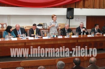 conducerea judetului si a municipiului Satu Mare, precum si presedintele PC judetean, Cristian Smadu, alaturi de ministrul Maria Grapini