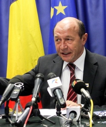 Traian Băsescu organizează o videocomferiţă cu militarii din străinătate