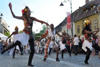 Spectacol pe străzile Sibiului