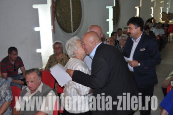 primarul dr. Dorel Coica in timpul ceremoniei de premiere