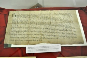 1240. Diplomă prin care regele Bela al IV-lea (1235-1270) întărește vechile drepturi acordate oaspeților teutoni din Mintiu de către Andrei al II-lea în 1230 (transumpt, limba latină, pergament, dimensiuni 53,5x30 cm)  