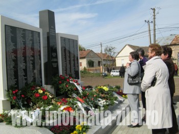 Monumentul sfintit la Sanislau este ridicat in memoria deportatilor in Rusia