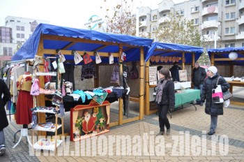 Meşteşugari din toate colţurile judeţului  dar şi din alte oraşe ale României şi-au expune marfa spre vânzare pe Alea Corneliu Coposu