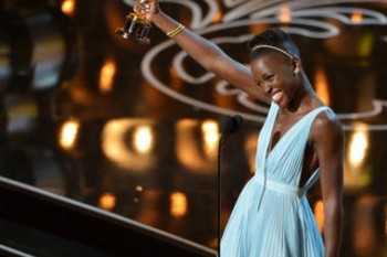 Lupita Nyong'o pe scena galei