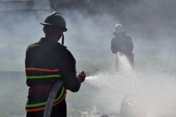 pompierii satmareni la un incendiu de vegetatie uscata