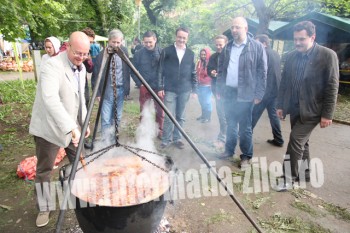 Kereskenyi Gabor pregătind guiasul la ceaun