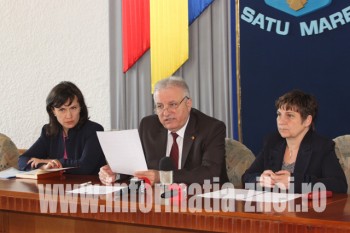 Loredana Rusu, prefectul dr. Eugeniu Avram si Adriana Vilcu, la conferinta de presa