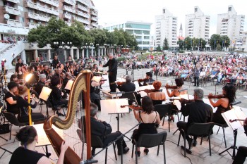 Piaţa 25 Octombrie în seara Concertului în aer liber