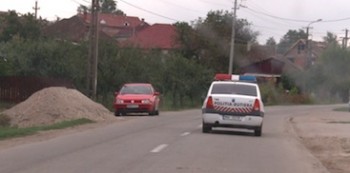 Vecinii spun despre poliţist că este un familist convins şi că este un om cinstit