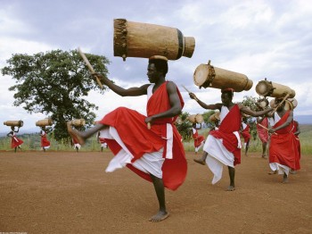 Dans cu tobe din Burundi