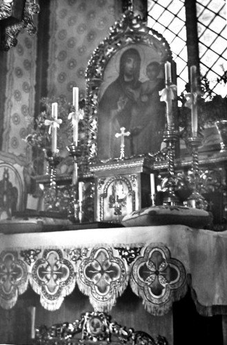 Nici altarul nu mai arată ca şi la ianugurarea din 1936