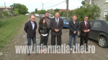 La predarea amplasamentului pentru modernizarea străzilor au fost prezenți alături de edilul Sătmarului echipa de specialiști din cadrul primăriei și reprezentanți ai firmei care se va ocupa de reabilitarea străzilor