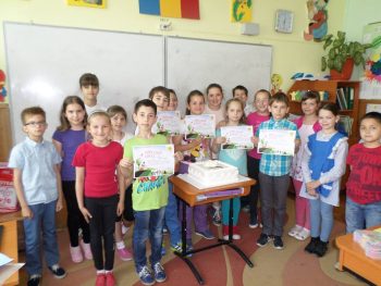 Şcoala "Ion Creangă" a câştigat iar o excursie în Ungaria, la Vasarosnameny. Noul an şcolar a început extraordinar de bine, în 24 septembrie, în Programul Mondial "Eco Schools - Eco Şcoala", instituţia de învăţământ sătmăreană obţinând titlul de "Şcoala Anului". 