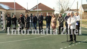 Terenul de sport a fost realizat din fondurile proprii ale primariei comunei Vetis