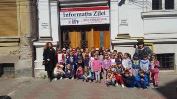 Preşcolari ai Grădiniţei cu Program Prelungit nr. 1, în vizită la Redacţiile Informaţia Zilei şi ITV