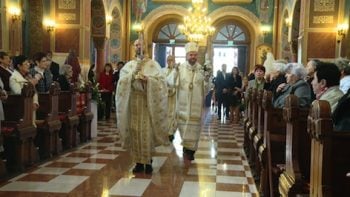 Episcopul Vasile Bizau a slujit la Biserica Sfintii Arhangheli Mihail si Gavril