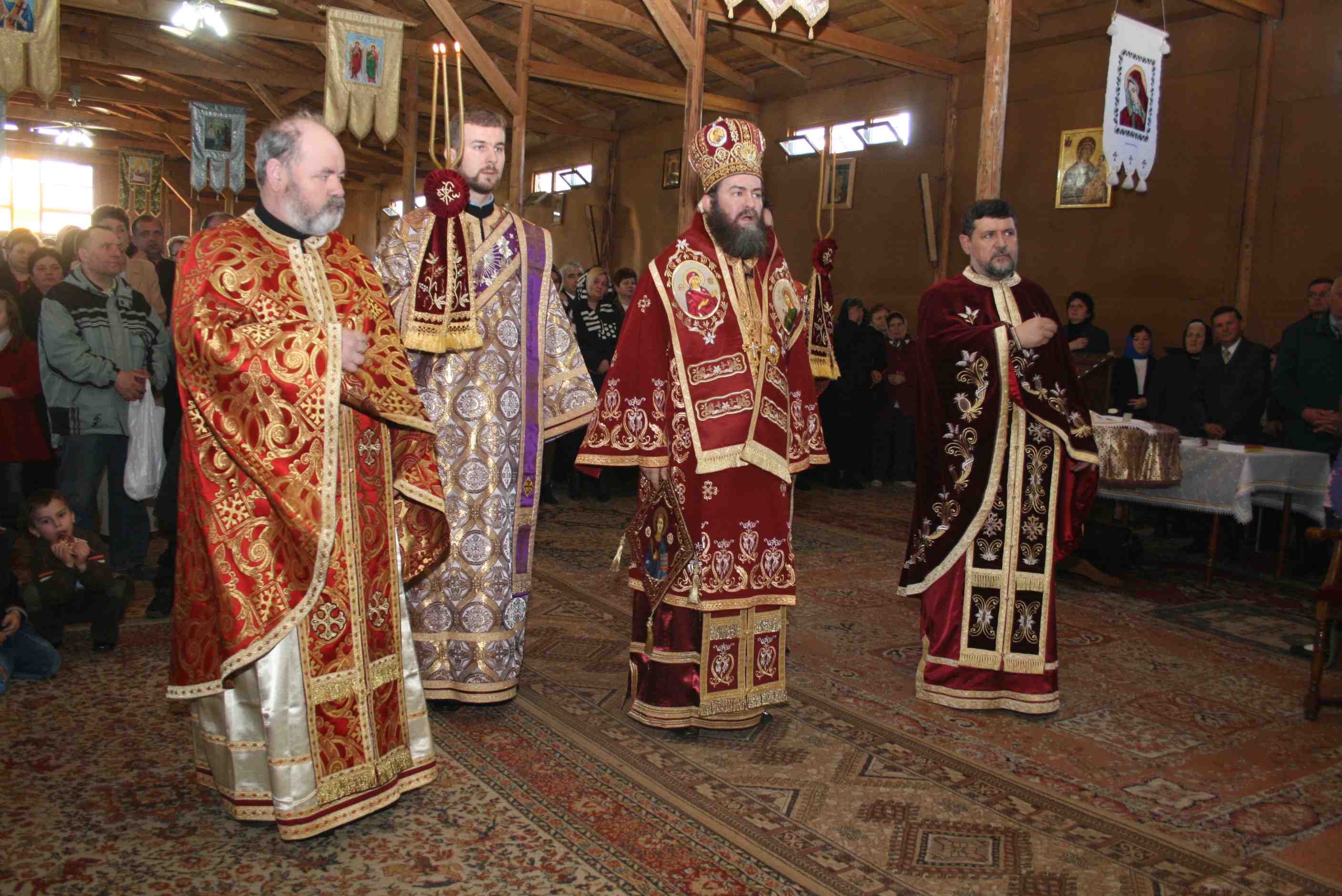 Au participat protopopul Ioan Socolan si preotii Vasile Deac si Gabriel Gorgan, alaturi de parohul Gheorghe Donca