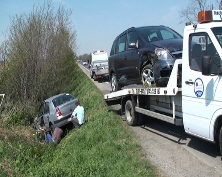 Update: Trei tineri au murit într-un accident de circulaţie la Botiz