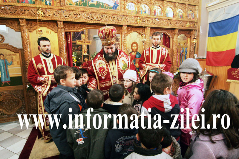 Prea Sfintitul Iustin Sigheteanu a rostit rugaciunea Tatal Nostru impreuna cu aproximativ 20 de copilasi