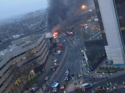 Londra: Un elicopter s-a prăbuşit în apropiere de sediul serviciilor de informaţii externe din Marea Britanie