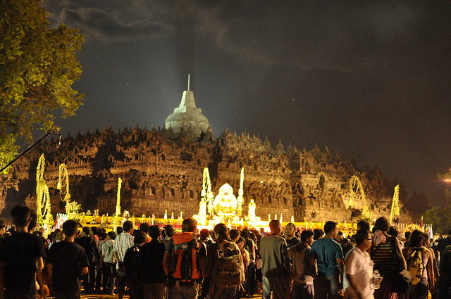 Celebrare nocturnă la Borobudur