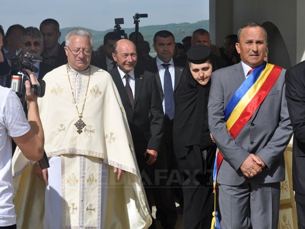 Traian Băsescu a fost la Mănăstirea "Izvorul Tămăduirii"
