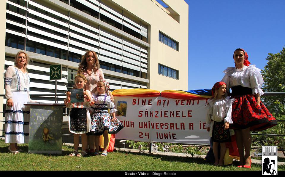 Grup de sătmărence îmbrăcate tradițional (foto: Diogo Robalo)