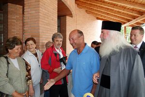 Traian Băsescu, la hramul mânăstirii de la Izvoru Mureşului