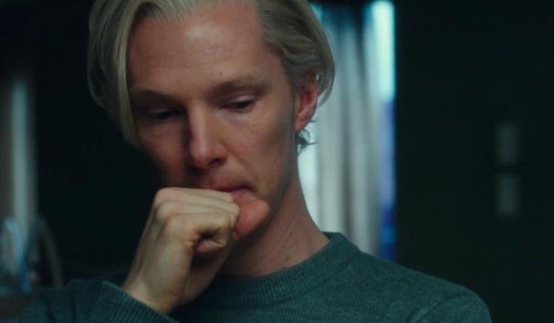 Benedict Cumberbatch în rolul lui Julian Assange