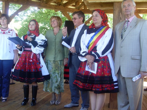 deschiderea oficială a Festivalului regional al patrimoniului culinar carpatic - România.
