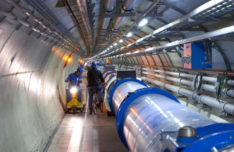 Acceleratorul de particule ce a confirmat bosonul Higgs